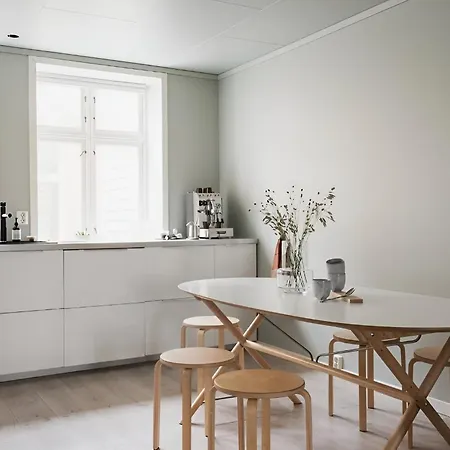 Apartment Spacious 5-bed With Patio In Nordnes *
