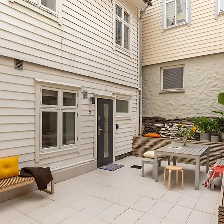 Spacious 5-bed With Patio In Nordnes Апартаменты Берген