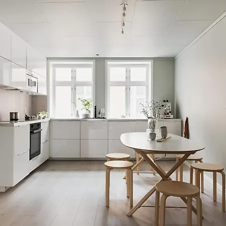 Spacious 5-bed With Patio In Nordnes شقة